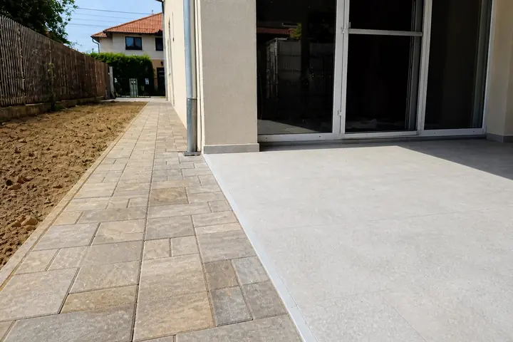 Pavaj curte și terasă