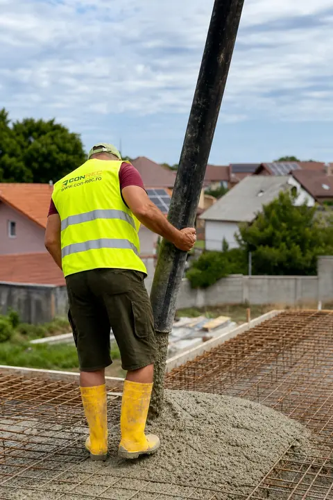 Turnare beton pe armătură