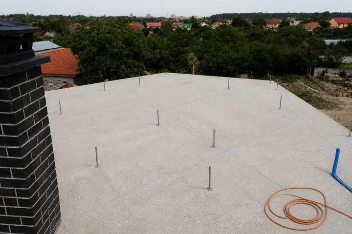 Placă de beton trasată