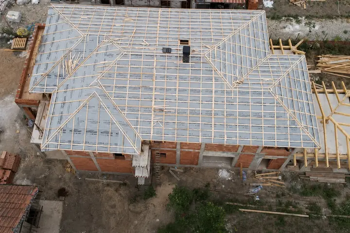 Folie și șipci pe acoperiș