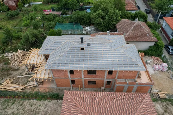 Acoperiș în lucru pe șantier