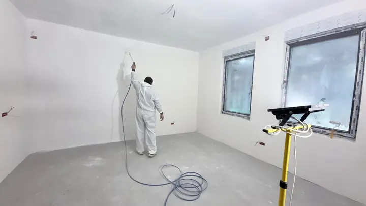 Zugrăvirea mecanizată a unui interior