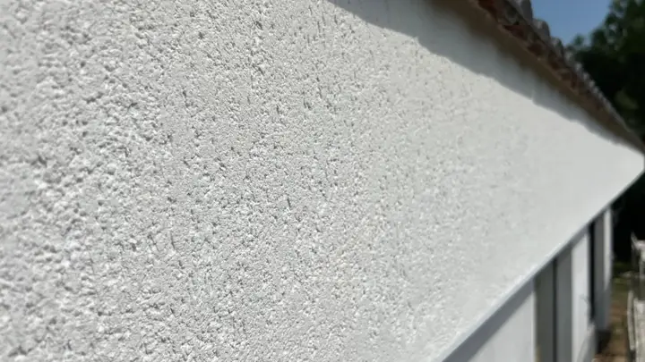 Textura finală a tencuielii decorative